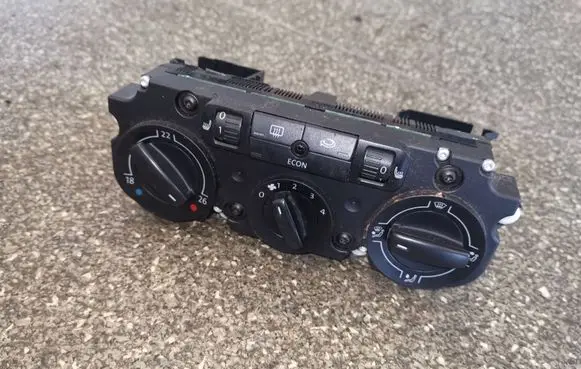 Volkswagen Golf V Climate control unit