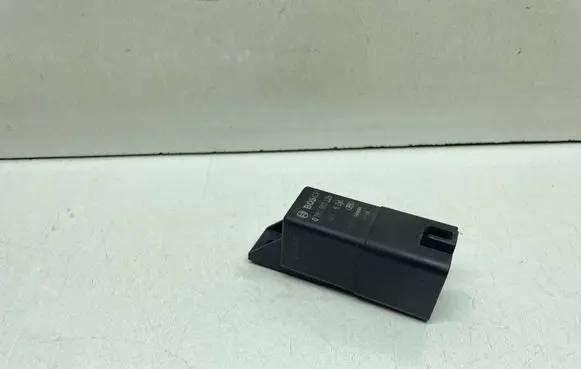Audi Q7 4M Glow plug pre-heat relay 0281003125