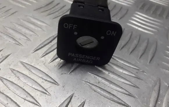 Toyota Corolla Verso E121 Passenger airbag on/off switch 