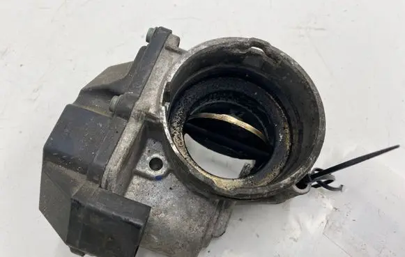 Volkswagen Caddy Throttle valve 03G128063A