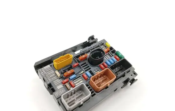 Citroen C4 Grand Picasso Fuse module 9664705880