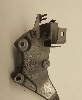 Mercedes-Benz C W204 Engine mounting bracket A6510940039 113870102