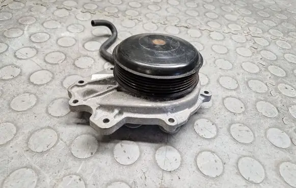 Mercedes-Benz C W205 Water pump A6512006001