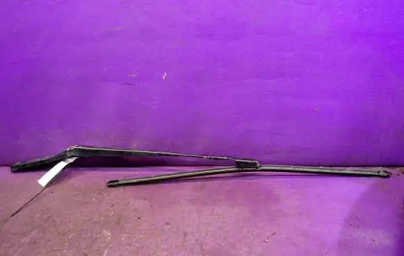 Skoda Fabia Mk3 (NJ) Front wiper blade arm 6V1955409A