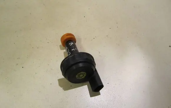 Volkswagen PASSAT B7 Brake fluid reservoir 1K2611349C