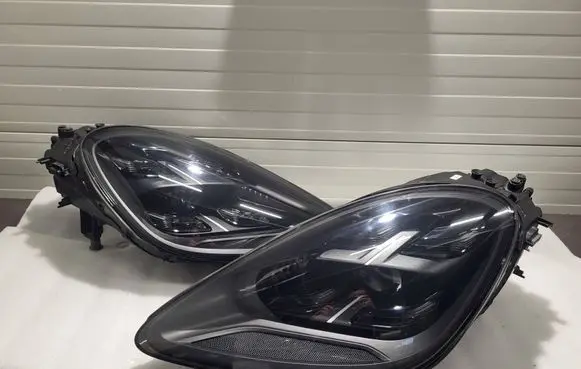 Porsche Cayenne (9Y0 9Y3) Headlights/headlamps set 9Y0941036L