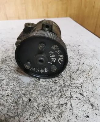 Renault Megane I Power steering pump 26058572