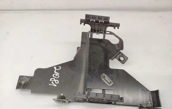 Volkswagen PASSAT B8 Other engine bay part 5Q0906214