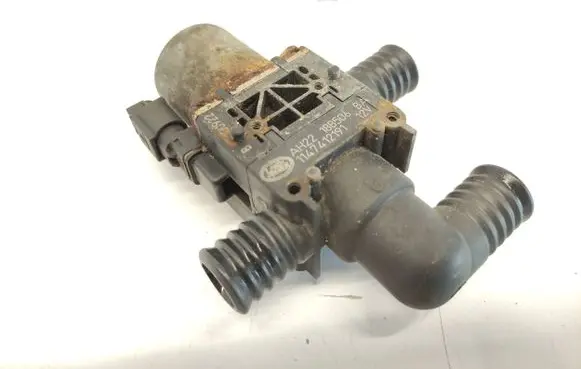 Land Rover Range Rover L322 Coolant heater control valve AH2218B506BA 1147412191