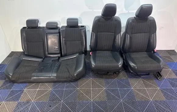 Toyota Auris E180 Seat set 