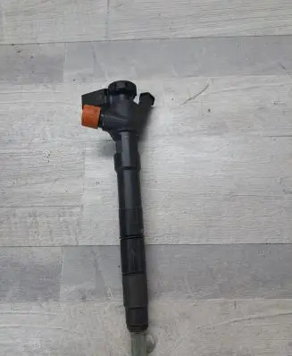 Skoda Octavia Mk3 (5E) Fuel injector L9TGP2 2857705L 0439224718A