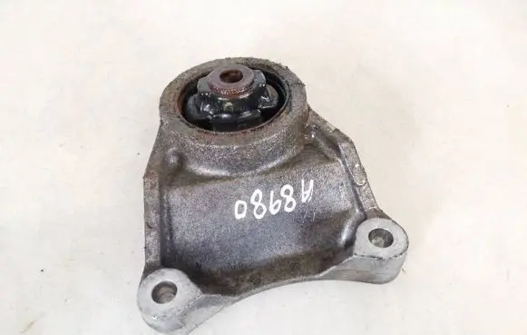 Toyota RAV 4 (XA30) Engine mount bracket