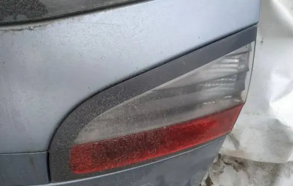Tailgate rear/tail lights