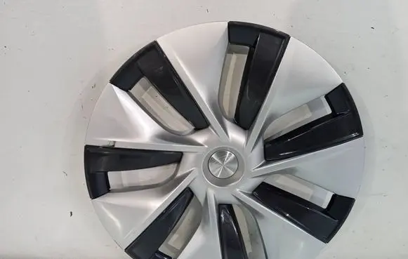 Tesla Model 3 R19 wheel hub/cap/trim 104423500C