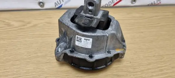 BMW 3 G20 G21 Engine mount bracket 7581620