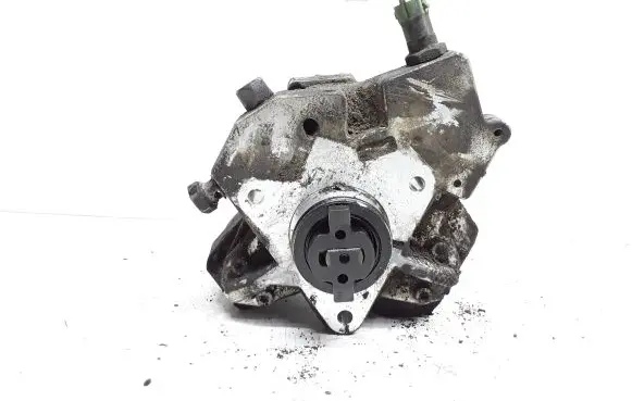 Volvo V70 Fuel injection high pressure pump 30756125