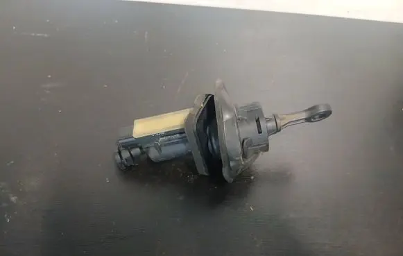 Volvo V70 Clutch master cylinder 6G917A542AC 080313