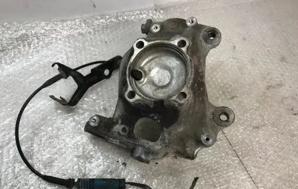 BMW 5 E60 E61 Front wheel hub spindle knuckle 6760953 31216760953