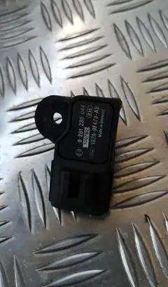 Ford Mondeo Mk III Air pressure sensor 0261230044