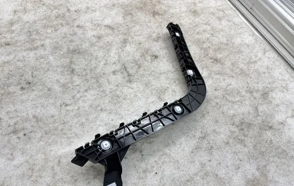Tesla Model Y Juniper Rear bumper mounting bracket 193267700E 193258300E