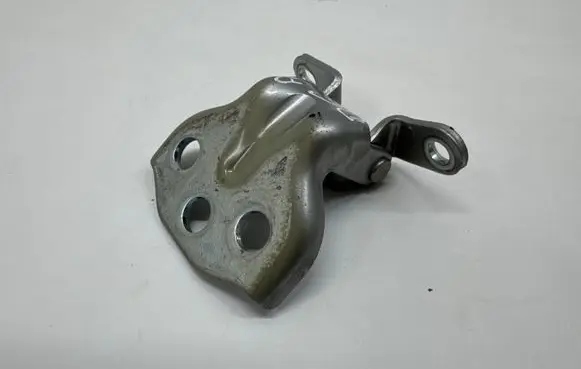 MG ZS Rear door lower hinge 50011522