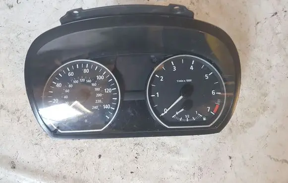 BMW 1 E81 E87 Speedometer (instrument cluster) 102496231