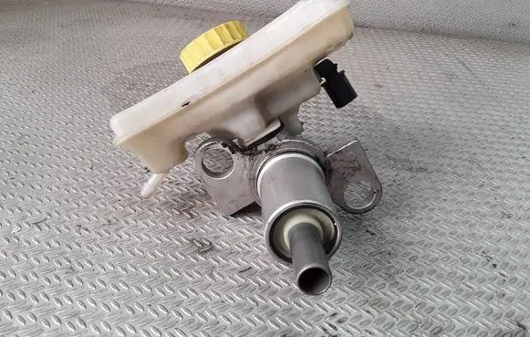 Audi A4 S4 B7 8E 8H Master brake cylinder 8E0611301G