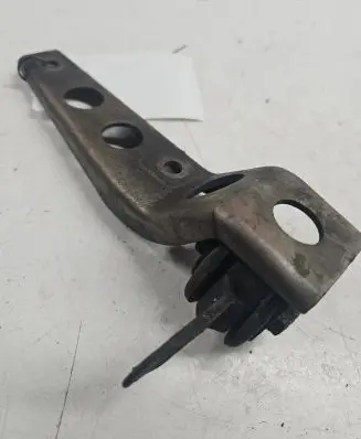 Audi A6 S6 C5 4B Engine mounting bracket 4D0253249T