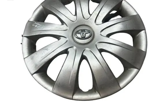 Toyota Yaris R15 wheel hub/cap/trim 9833M