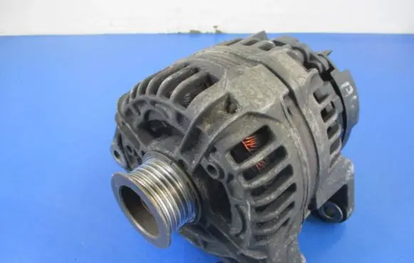 Opel Zafira A Generator/alternator 90561168