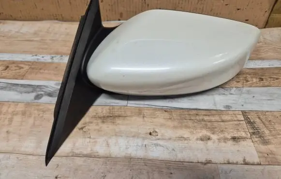 Nissan Altima Front door electric wing mirror