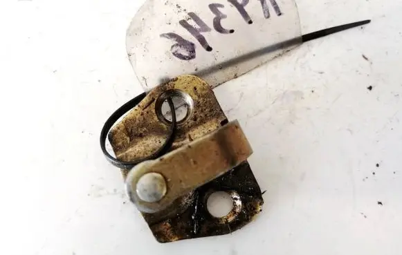 Opel Meriva A Front door lock loop/hook striker 