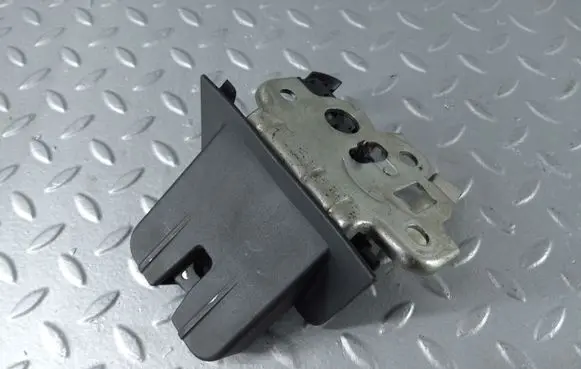 Loading door lock