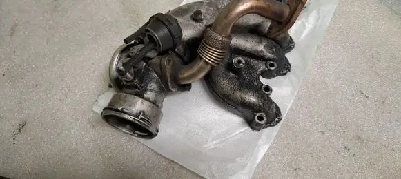 Volkswagen PASSAT B5.5 Intake manifold 038129713AJ