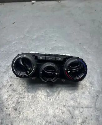 Peugeot 2008 I Climate control unit 96722483 E1063173 T1013332G