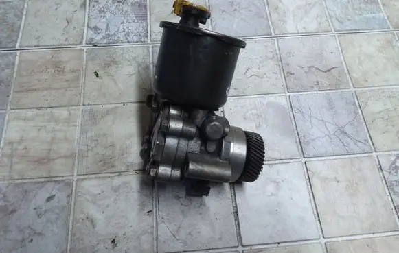Mazda 323 F Power steering pump GJ2B3265XA