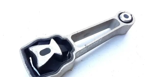 Land Rover Freelander 2 - LR2 Engine mount bracket 6G926P082GC 30680474