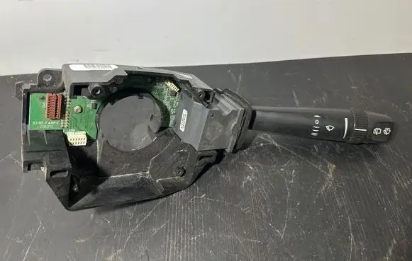 Volvo V70 Wiper control stalk 8191545