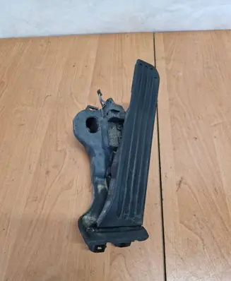 Volkswagen PASSAT B6 Accelerator throttle pedal 1K1721503L 6PV00860000