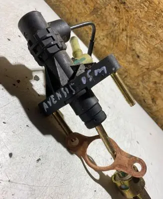 Toyota Avensis T220 Clutch master cylinder 