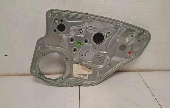 Rear window lifting mechanism without motor
