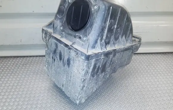 Ford Explorer Air filter box 