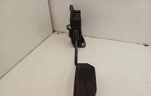 Toyota Prius (XW30) Accelerator throttle pedal 7811012040