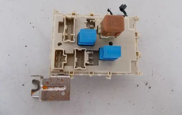 Nissan Primera Fuse box set 24350AV700