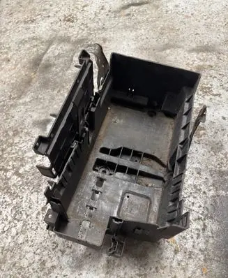 Opel Zafira C Battery box tray 13354420
