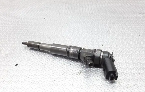 BMW 5 E60 E61 Fuel injector 7789661 0445110131
