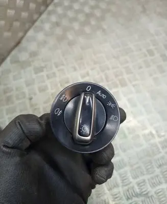 Volkswagen PASSAT B6 Light switch