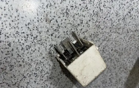 BMW 5 E34 Other relay 13823629 21212501