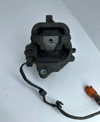 Audi A8 S8 D4 4H Engine mount bracket 4H0199381AR