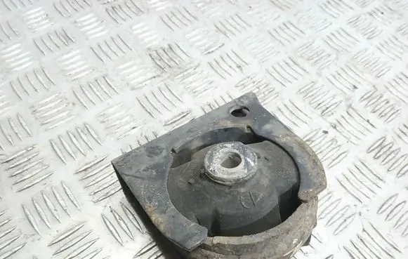Toyota Avensis T270 Engine mount bracket